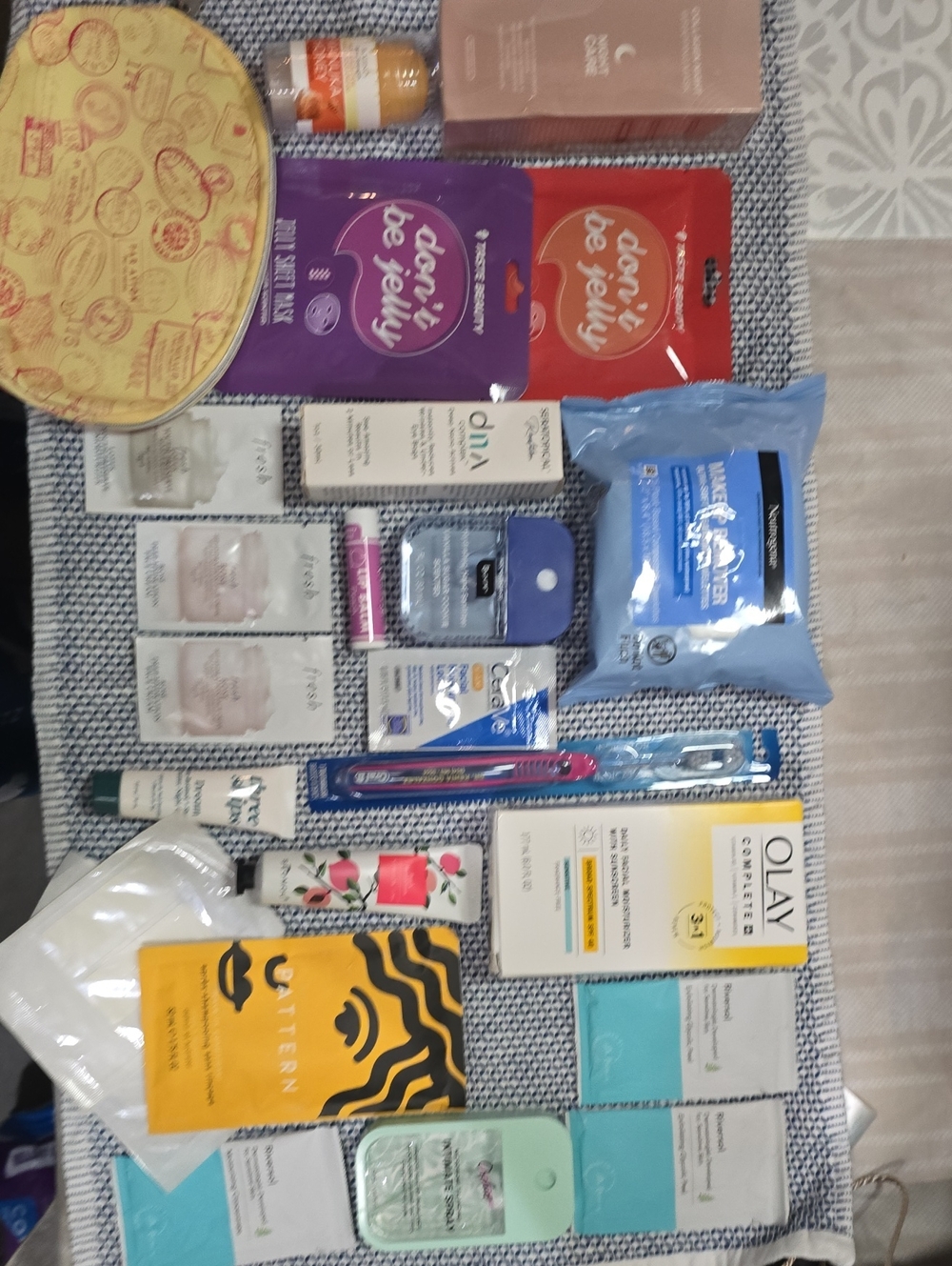 Assorted Beauty Lot Ipsy, Olay, Collagen Wrapping Mask, Makeup Remover Wipes